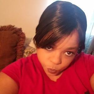 Meet your Posher, Adrianne